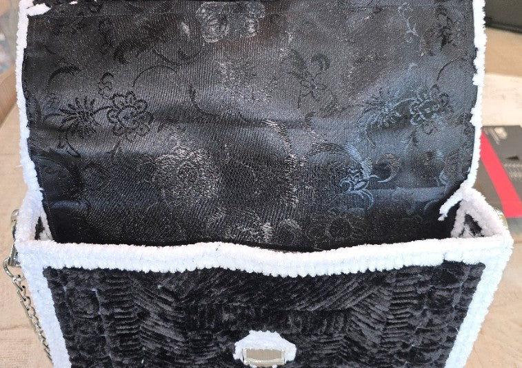 THE VELVET - Elegance Elivated